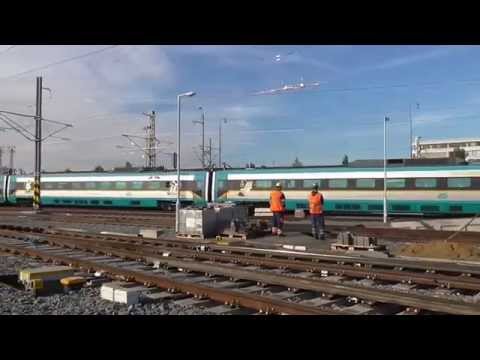 EJ 680.004 Pendolino jako vlak SC 241 Pendolino odjíždí z olomouckého nádražního staveniště