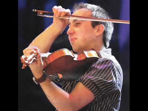 Oisin MacDiarmada  :  Irish reels on whistle