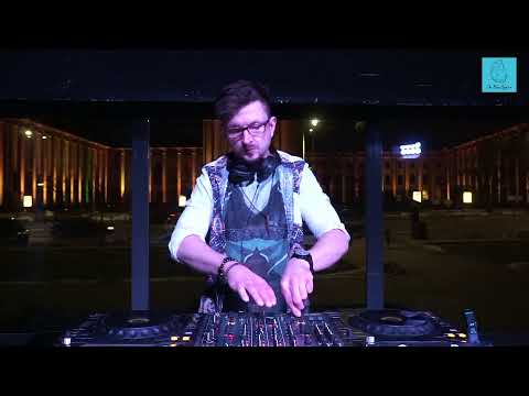 The Blue Oyster / - SUNDAZE - / 18 - 19 EQ / 19 - 20 Benny Sonhar