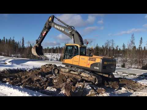 Köp bandgrävare Volvo EC210CL med tillbehör på klaravik.se