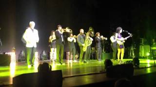 David Byrne &amp; St. Vincent - &#39;Weekend In The Dust&#39; live at the Greek theatre 10/13/2012 HD