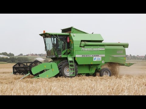 Deutz-Fahr Powerliner 4030 beim Sommergerste dreschen