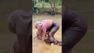Download lagu Aduh malah nonggeng neng yuli ini#yuli#nengyuli#yulicantik #gadiscantik#ytshorts #sortvideo #reels mp3