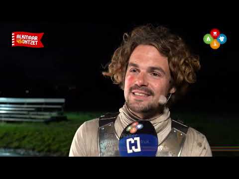 Spanjaarden in actie tijdens buitentheater Blauwdruk': "Wel medelijden met hun natte pak"