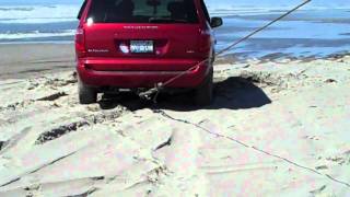 preview picture of video 'dodge grand caravan stuck on beach'