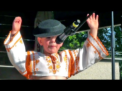 Imrich Kukuliak z Hriňovej - folklórna skupina. Deň obce Lovinobaňa 9. september 2023.