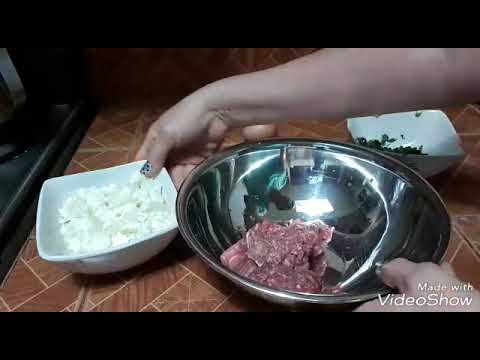 TORTAS DE CARNE CON YUCA COCINADA