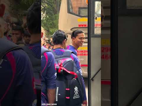 “pehle aap” “nahi, pehle aap” “chal, dono chalte hai” 💗