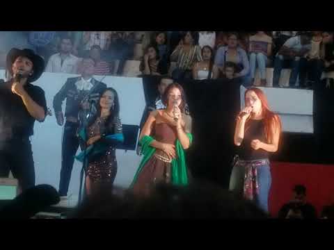 Leonardo, Ángela & Majo Aguilar - Un Puño de Tierra