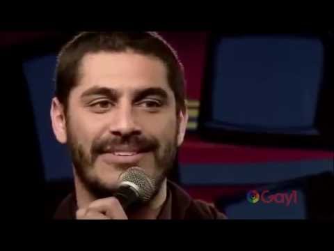 “Não vou rir, aí parece que é defeito o cara ser homossexual”, diz Criolo em vídeo