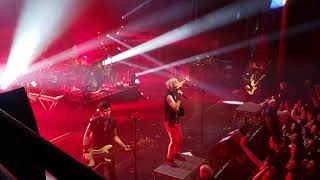 Download lagu Sum 41 - No Reason - 10/6/19 Vic Theatre mp3
