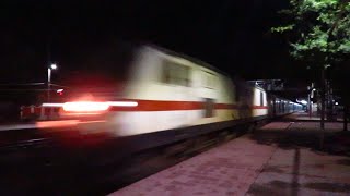 preview picture of video 'Durg Humsafar Express MPS Action at Morena | WAP-7 + 110 kmph !'