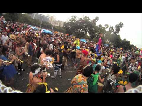 Orquestra Voadora - Clipe de Ferro Velho - Carnaval 2012