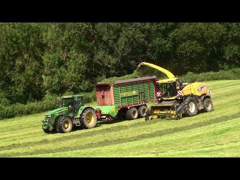 Gras Hakselen 2018 : Loonbedrijf Hartmann / New Holland FR9060 / Steyr 6300 / John Deere 7920