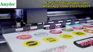 Máquina troqueladora digital de etiquetas con alimentación automática de hojas.