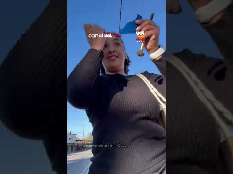 Correria faz mulher se maquiar enquanto pedala a caminho do trabalho