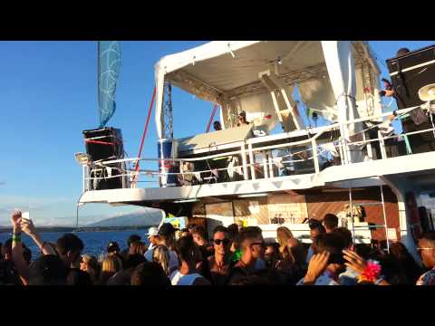 The Martinez Brothers |BOAT PARTY| plays Bas Ibellini - That's Right