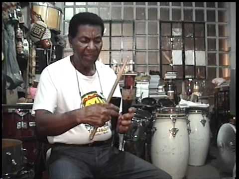 Aula Mestre Tatá - Agogô