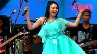 Download lagu ADELLA CINTA SEGITIGA''Arlida putri'' mp3