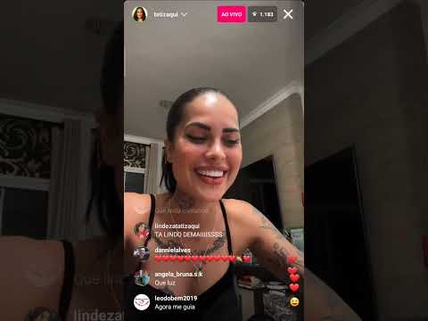 Tati Zaqui cantando louvores em live