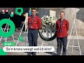Scouts Sybe en Kinke leggen kransen bij de Dodenherdenking
