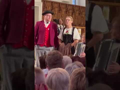 Jodelduett Yvonne Fend & Sämi Studer - Am Dorfbrunnen