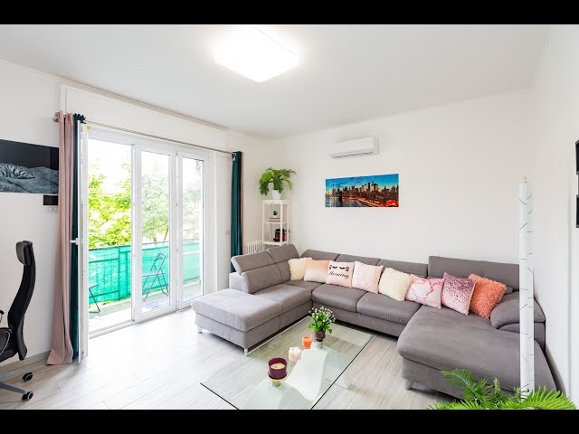 Carugate: ampio trilocale completamente ristrutturato