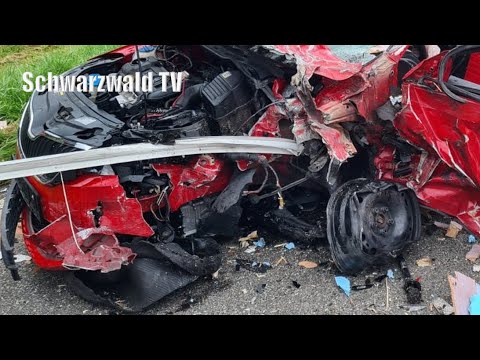 🚨🚁🚒 Pkw kollidiert mit Wohnmobil auf B 31 bei Hinterzarten – RTH & FFW im Einsatz [22.08.2021]