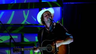 Del Barber Performs "Can't Turn Around" (Live at Music City Roots)