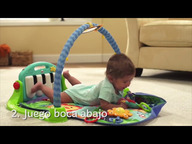 Vídeo relacionado con Fisher-Price Alfombra gimnasio de actividades con piano con sonidos y accesorios, motivo bosque, juguete para bebé recién nacido (Mattel HKX37)