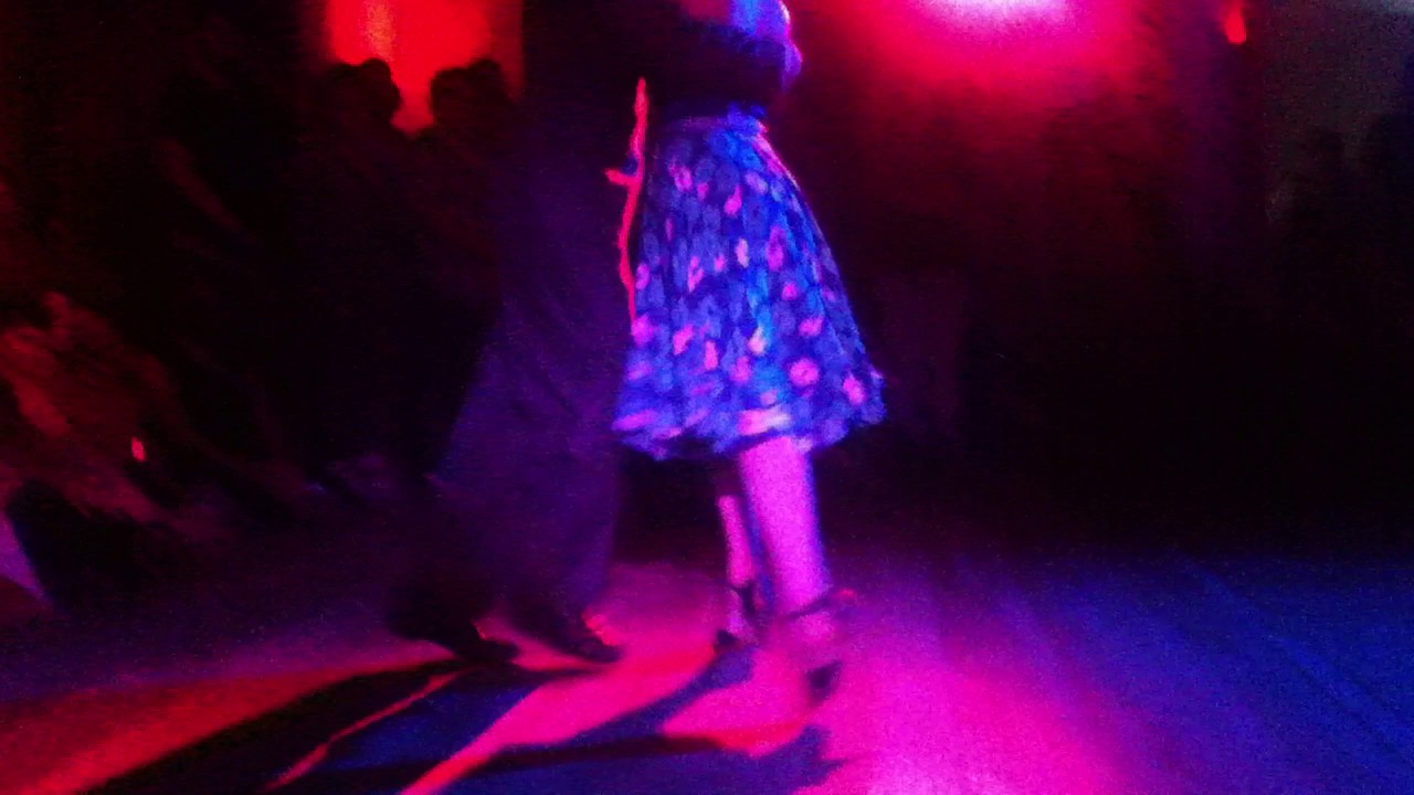 Video thumbnail for Emanuel Ledesma y Carolina Couto bailan en Chanta 4 (Fragmento inicio vals 3de4)