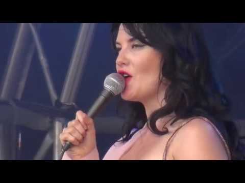 Ren Harvieu: Curves and the Swerves