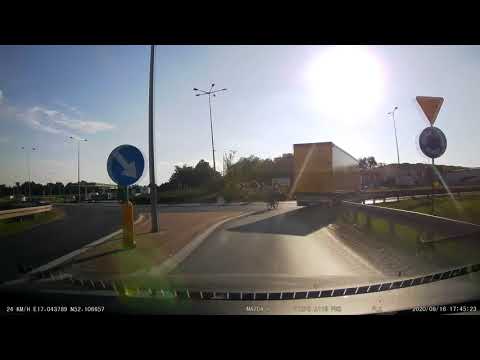 Rowerzysta pluje na ciężarówkę - Śrem