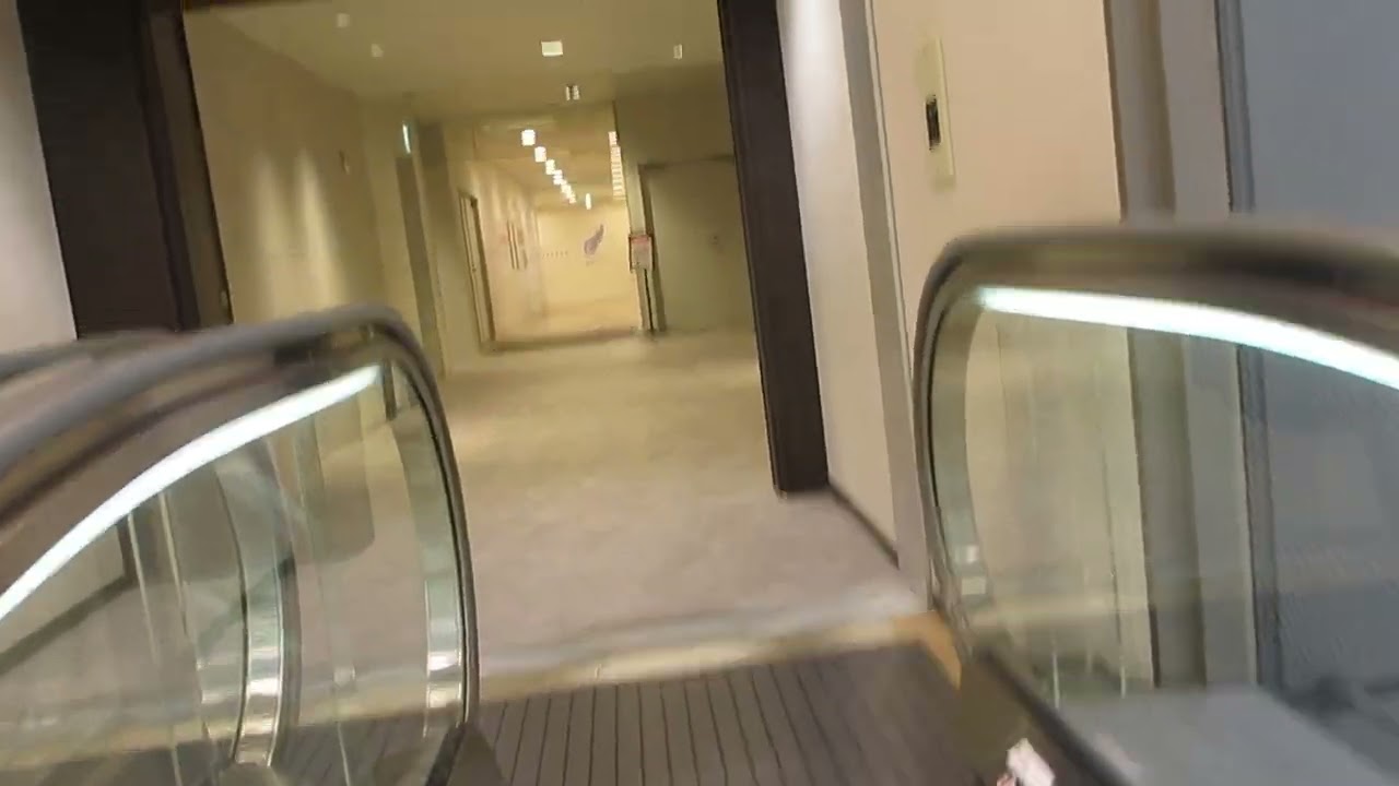 広島そごう・アクア広島センター街/パセーラ6階への連絡通路のエスカレーター