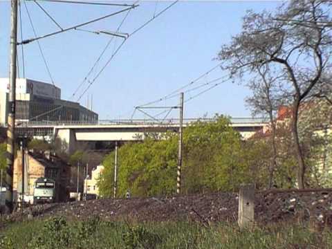 750 702 na čele R 1243 - Praha Nusle průjezd - 10.4.2011.