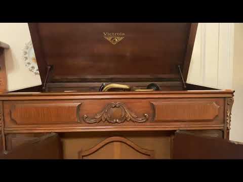 From Monday On, Paul Whiteman and his Orchestra, 1928 with Bing Crosby on the 8-12 Victrola