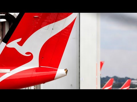Two in hospital after Qantas flight hits severe turbulence