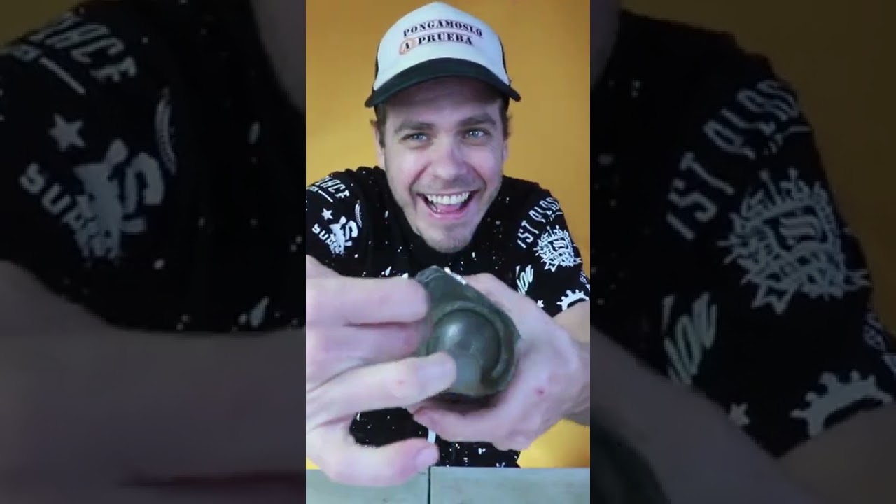 Watch Now Puse a prueba el mito que dice que viene una pelota adentro de la cerveza guiness Puse a prueba el mito que dice que viene una pelota adentro de la cerveza guiness