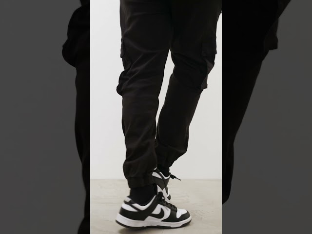 Vídeo relacionado con LIUPMWE Pantalones de Trabajo Hombre Casual Elásticos Jogging Pantalón Algodón Slim Fit Cargo Pants con Bolsillos Otoño Inviernos,Negro-02,M