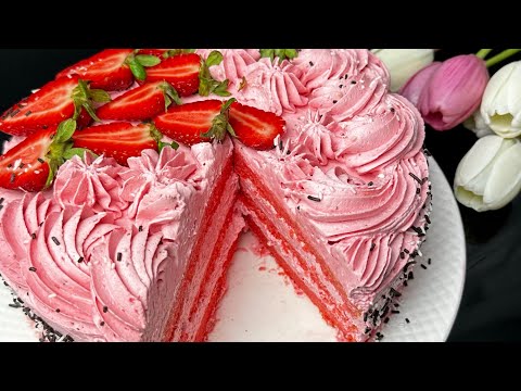 The most delicious cake with strawberry cream and moist crust👌😋🍓🍰#cake #strawberry