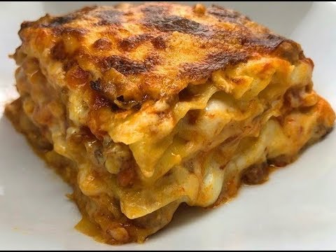 LASAGNA CON SUGO DI SALSICCIA e PROVOLA AFFUMICATA - CUCINANDOMELAGODO