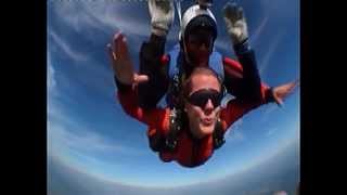 preview picture of video 'Saut en parachute à Temploux'