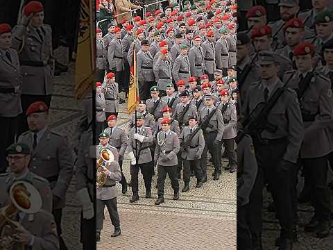 Ehrenzug OSH Dresden auf dem Theaterplatz 🦅🇩🇪#bundeswehr #militär #tradition #soldaten #marsch