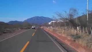 preview picture of video 'Saliendo de Tiquicheo, Michoacán. Al fondo el cerro de Purungueo.'