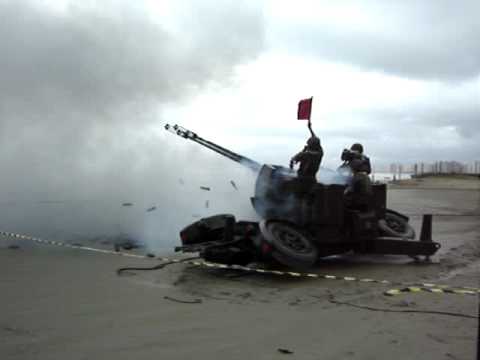 Gallo - Tiro Canhão Antiaéreo C/90 35mm Oerlikon