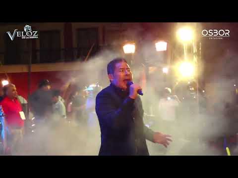 AMOR POR INTERNET Y CACHETEANDO LA BANQUETA