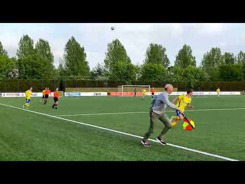 Voetbaltoppers tegen legmeervogels 10 mei 2023