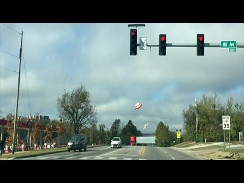 Fallschirm rettet Flugzeug vor Absturz