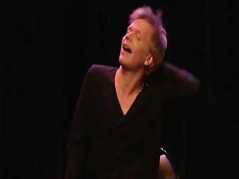 Alex Lutz : l'ado rebelle s'emballe !