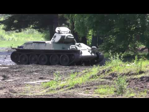 Panssaridivisioona 75 vuotta - T-34 hyökkää / T-34 tank attacks